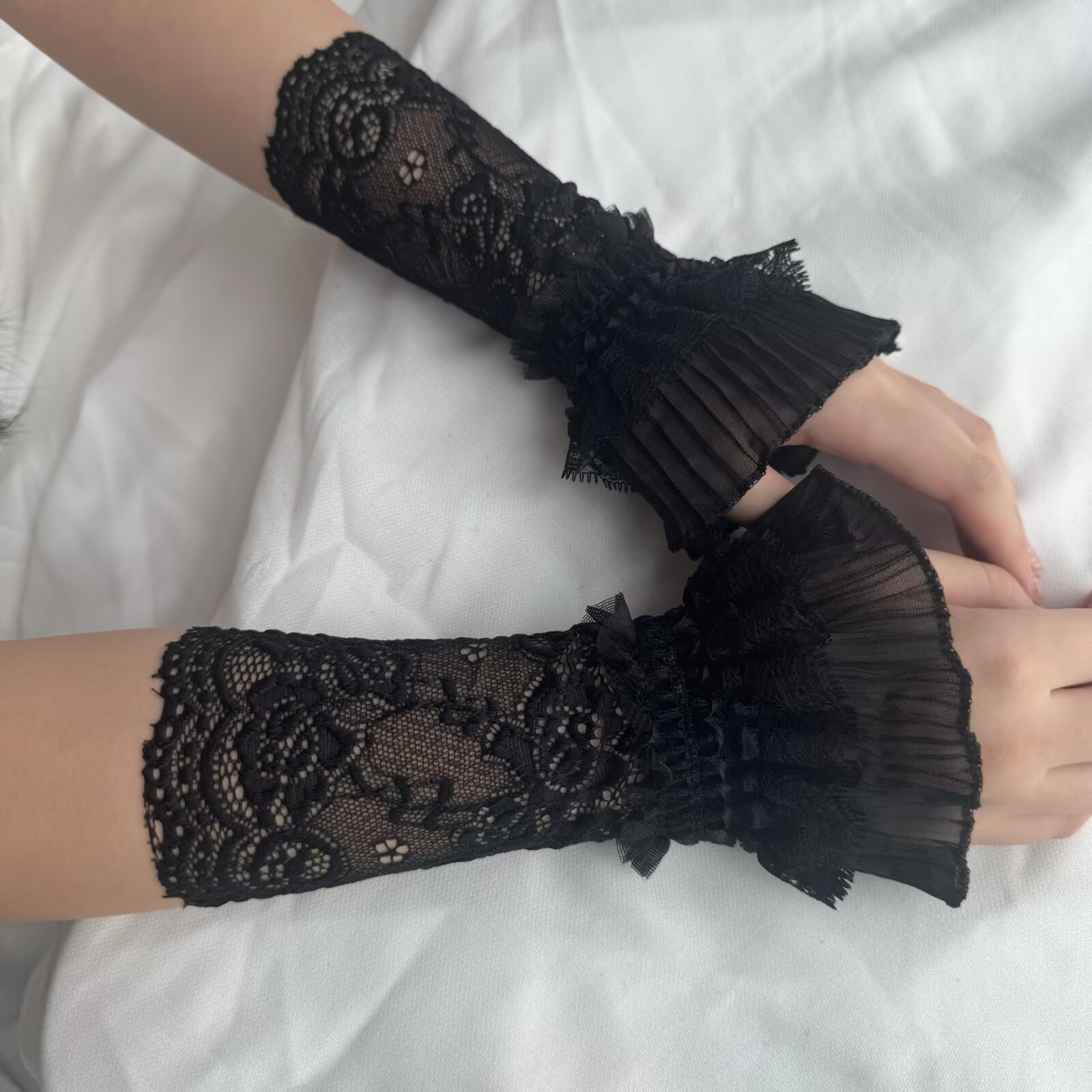 Lace Hollow Wrist Covers Trump - đánh giá và giá Men Accessories For Wedding